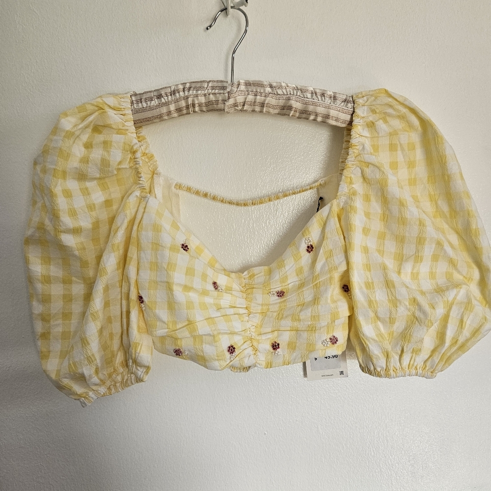 ZARA yellow & white checkered cropped top. 💛🤍